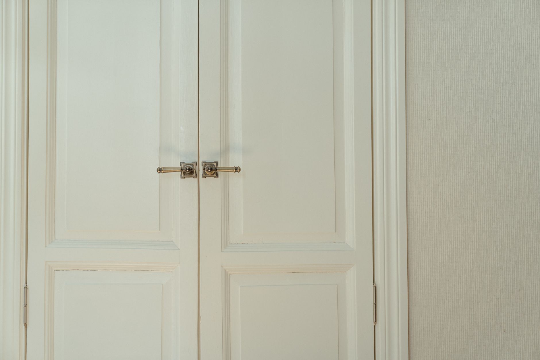 Puertas lacadas blancas para casa | Ventajas y estilos
